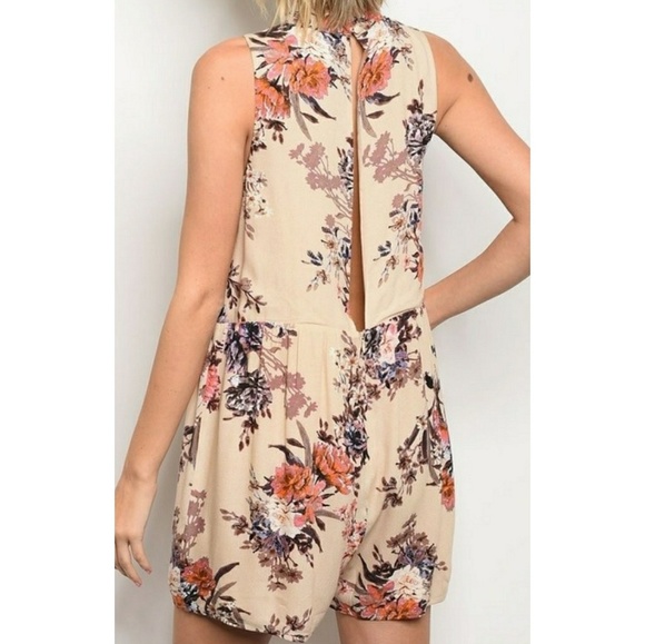 FINAL SALE 🆕🌿FLORAL BOUTIQUE ROMPER🌿 - Picture 4 of 8